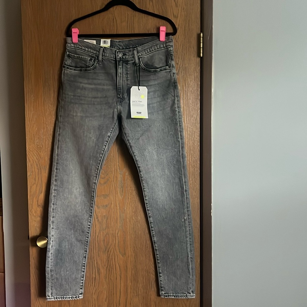 Levi’s Men’s Skinny Taper Grey Wash Jeans Size 34x32 NWT